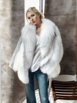 Women's mid-length real fox fur coat with large fur collar in arctic marble frost color Close-up of dense and soft – G0016