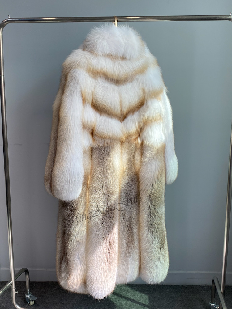 Le manteau de fourrure de renard doré pour femme