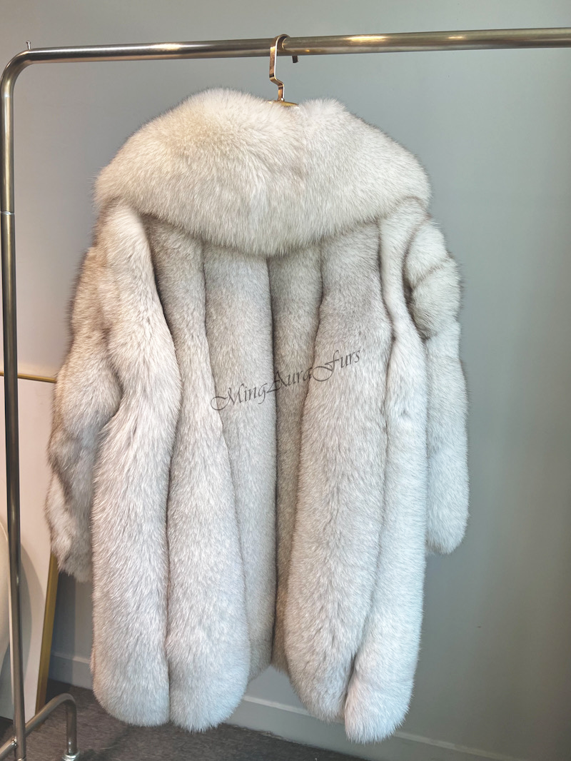 The Blue Fox Fur Coat With Collar G004