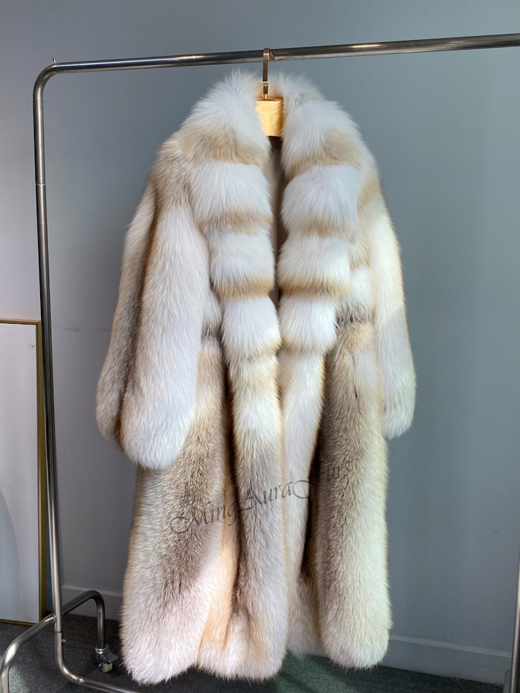 Le manteau de fourrure de renard doré pour femme