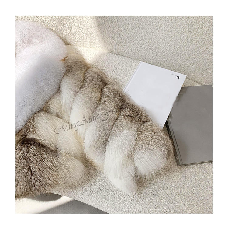 The Fawn Light Fox Fur Coat With White Fox Collar G0020